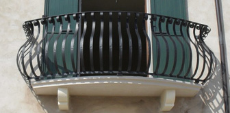 Ringhiere e parapetti in ferro per la protezione di scale e terrazzi